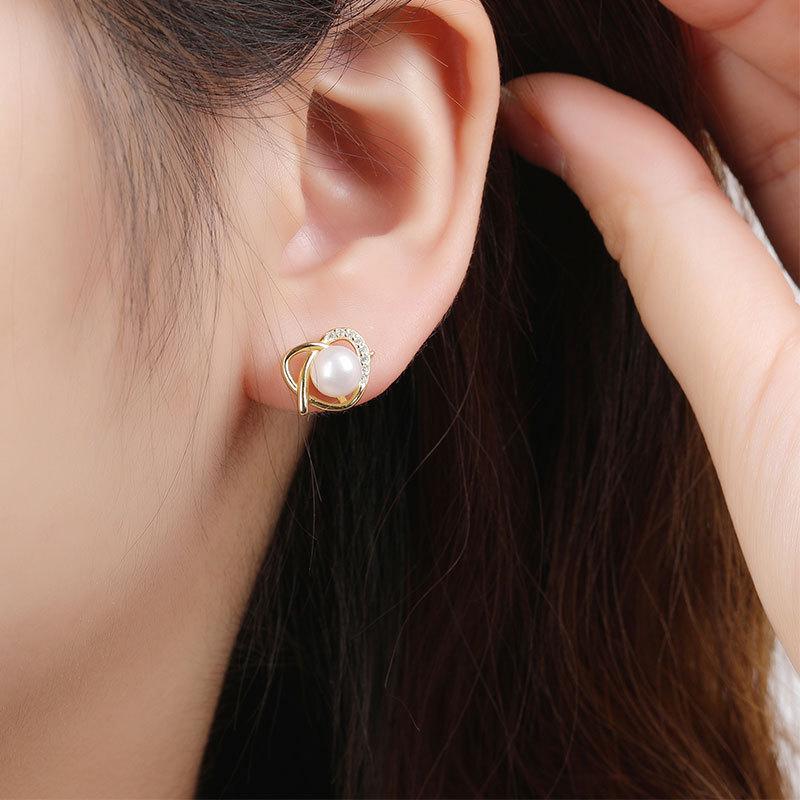 French Retro High-end Earrings New Year's Trendy Simple Love Pearl Earrings Trend