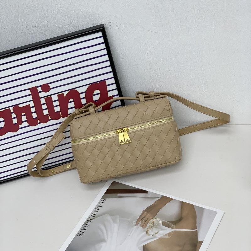 Leather Women's Bag Fashionable Woven 22 Lunch Box Bag Mini Square Bag Portable Shoulder Bag
