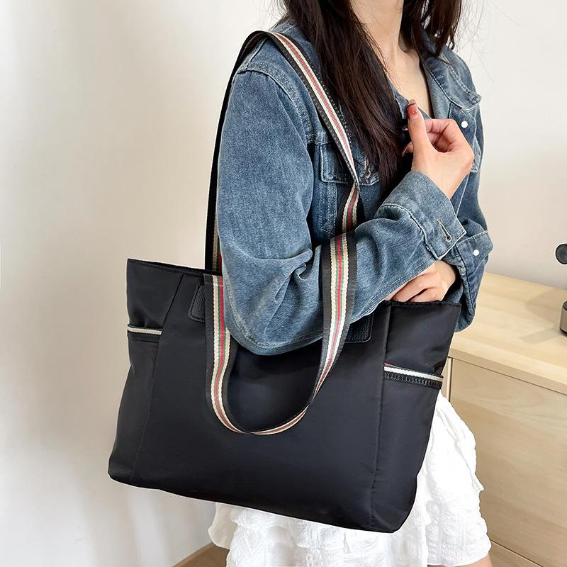 New fashionable waterproof large-capacity tote bag trendy commuter solid color portable shoulder bag