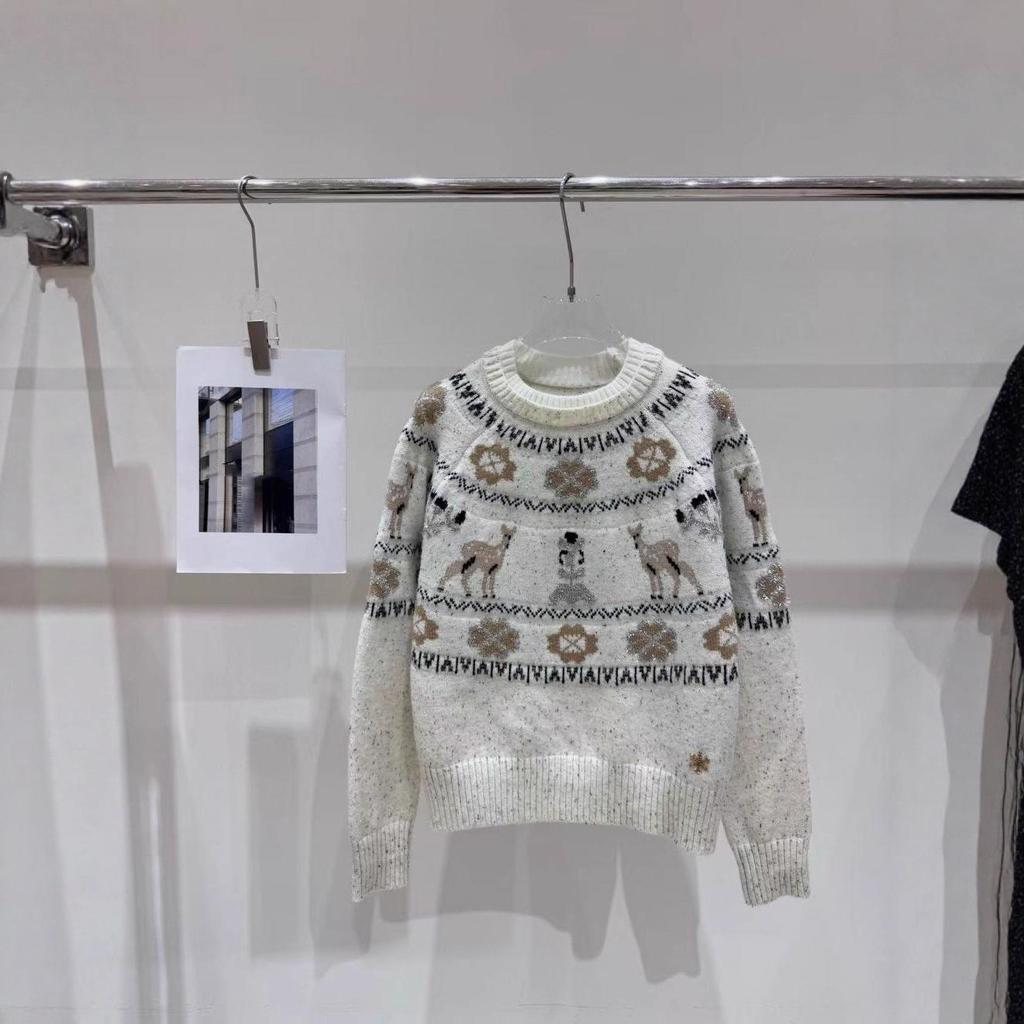 Xiangjia 2025 Autumn/Winter Animal & Flower Embroidered Knit Pullover