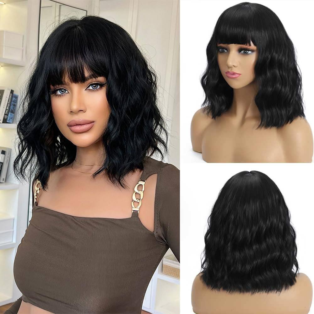 Женский короткий волнистый парик с воздушной челкой и волнистой прической средней длины