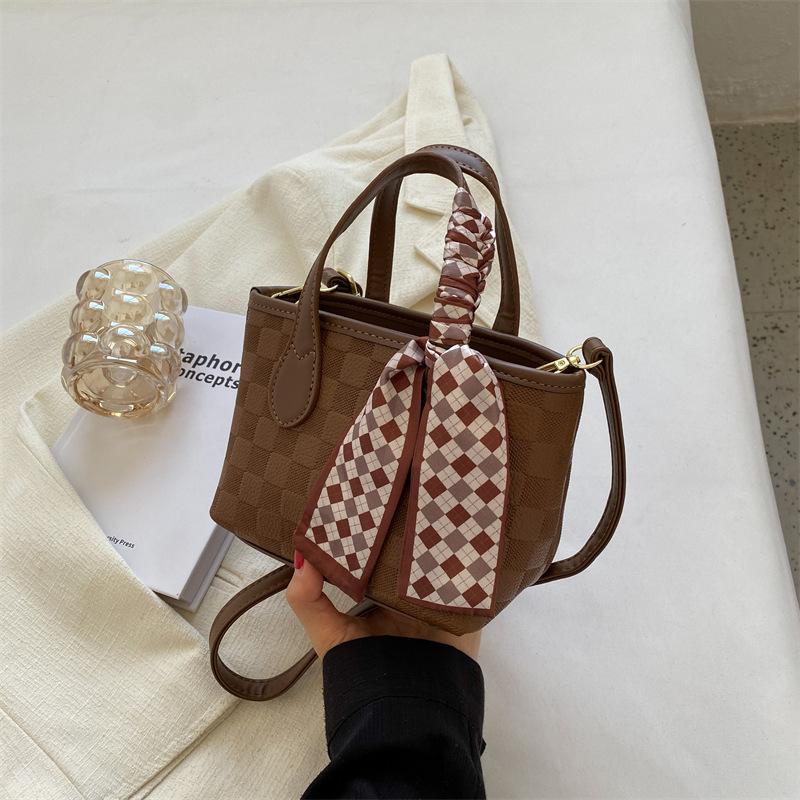 

Bag women s 2024 winter new texture fashion niche shoulder bag simple casual bucket bag trendy messenger bag