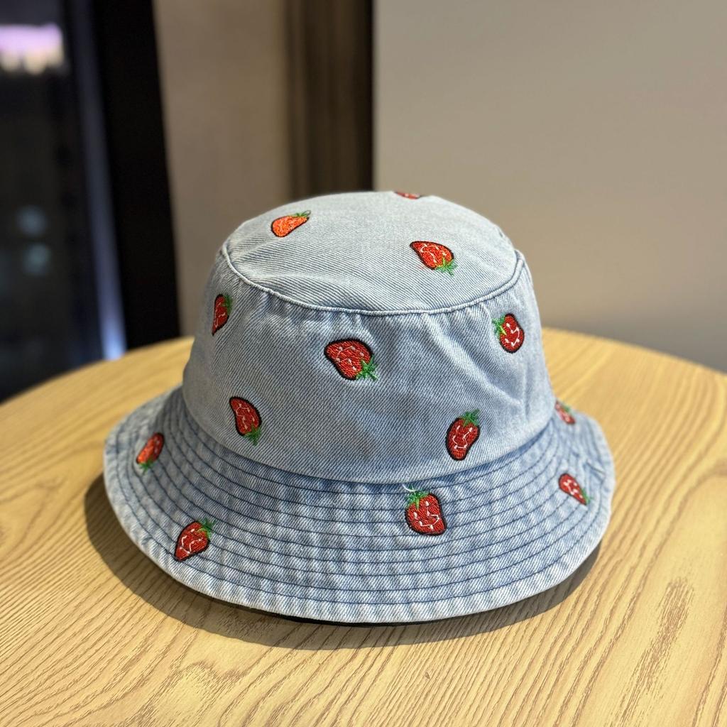 Korean-style strawberry embroidered denim bucket hat for men, wide brim sun protection, fashionable and versatile, makes the face look smaller,