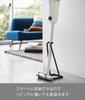 Yamazaki Jitsugyo Stick Cleaner Ständer, Schwarz, ca.. B15 x T24 x H38cm Tower Akku-Staubsaugerständer Staubsaugerständer 3274
