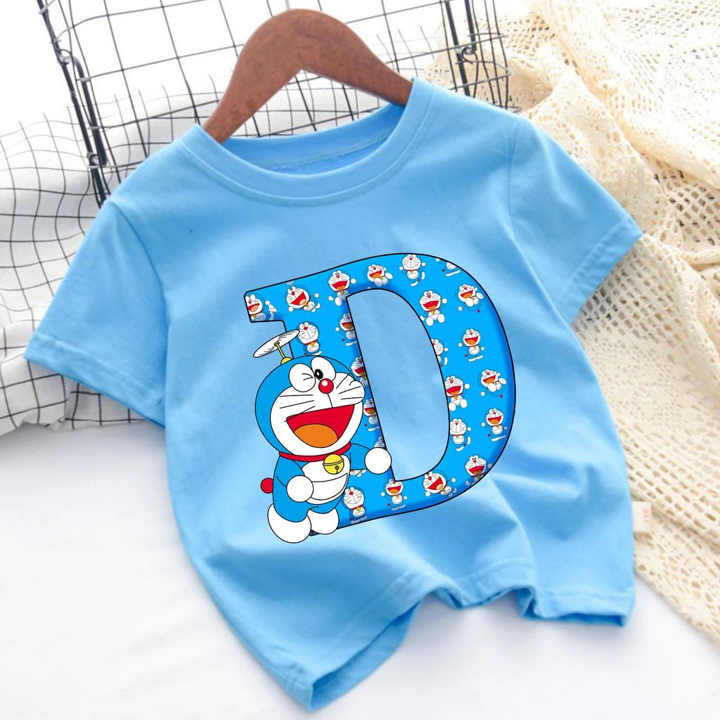 Doraemon Neues T-Shirt für Kinder Blau Buchstabe A-Z Tee Top Kawaii Cartoon Rundhals Kleidung Mode Kinder Anime Kleidung Geschenk