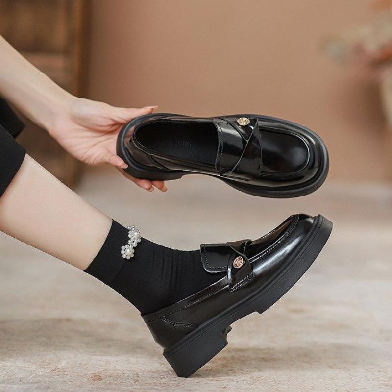

Женские лоферы на мягкой подошве 2025 весна новая мода маленькая золотая монета одинарная обувь британские на толстой подошве на одном ходу маленькие кожаные туфли 35 чёрный