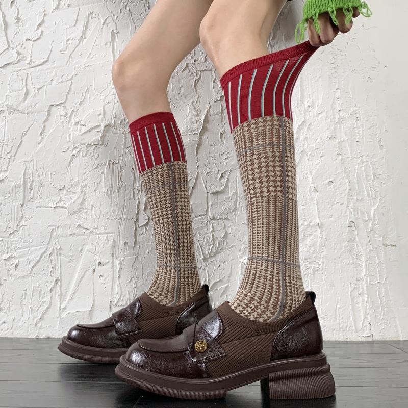 Retro Renk Bloklu Dana Çorabı Kadın Pamuklu Çoraplar Çizgili Kişilik Moda Sonbahar Kış Uzun Boylu Çoraplar