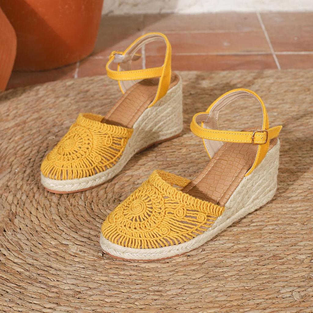 2026 Fashionable Versatile Large Size Height-Increasing Buckle Sandals