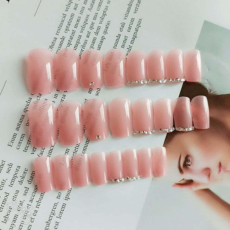 

Набор из 24 штук розовых стразовых накладных ногтей средней длины