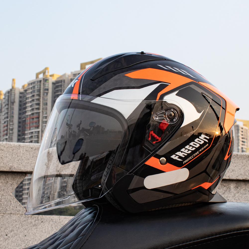 Unisex Motorcycle Helmet with Dual Lens Half Helmet Warm Three-Quarter Motorcycle Racing Style Scooter Helmet for All Seasons
