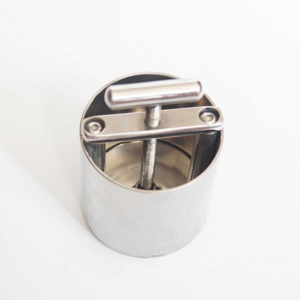 Stainless Steel Testicle Squeezer Device,Scrotum Pendant,Ball Stretchers,extruding Testicle Chastity Lock,Cock Ring,Sex Toy, S081