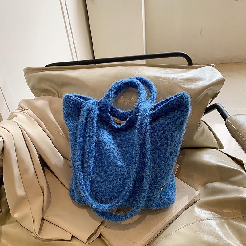 New Lazy Style Plush Shoulder Bag Autumn and Winter Fashion Handbag Bag Casual Large Capacity Women's Work Commuting Bag