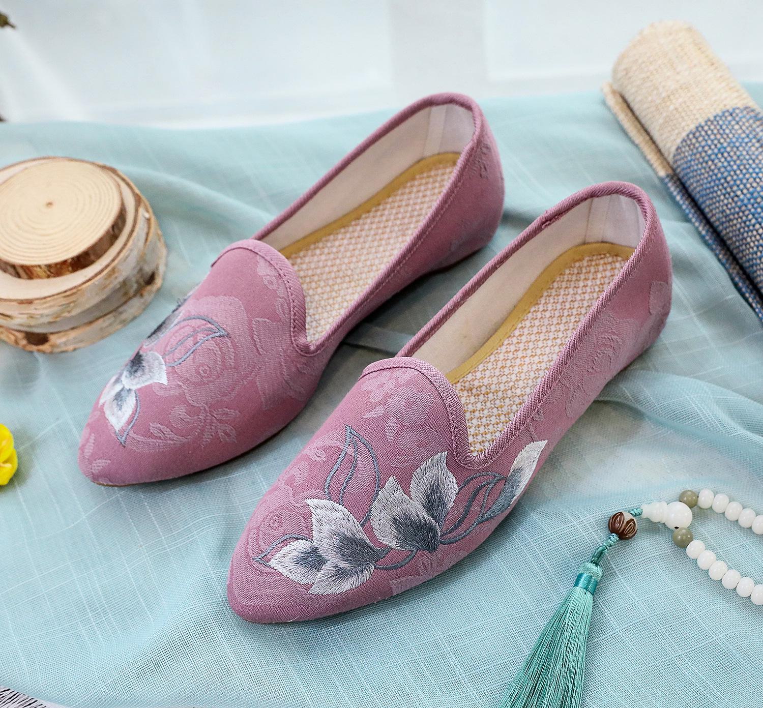 Женские мюли с вышитым лотосом и острым носком в стиле чонсам на весну и осень size 37 1855₽