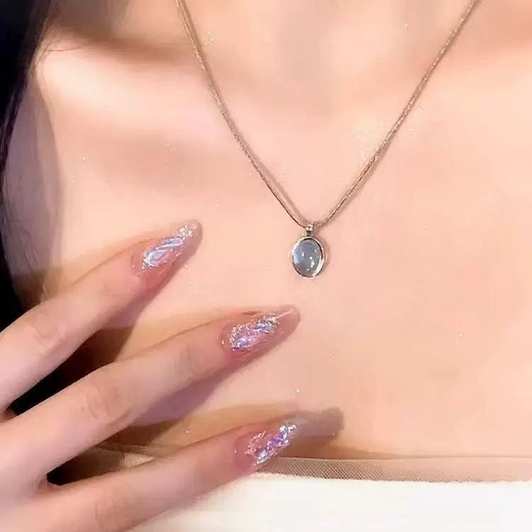 White Moonlight Round Necklace Can be worn on both sides Collarbone chain Fashion temperament Blue necklace