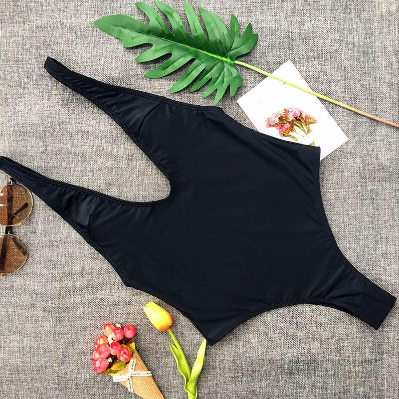 Maillot de bain une pièce élégant pour femmes avec design en V profond et soutien-gorge rembourré pour des aventures de plage stylées