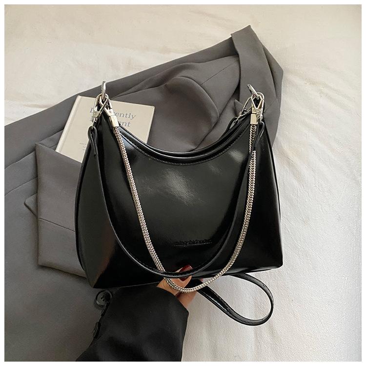 Underarm Bag Women's 2025 Autumn New Foreign Style Fashion Niche Design Shoulder Bag Bright Face Versatile Messenger Bag