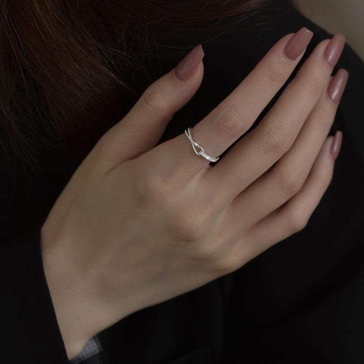 Diamond-Studded Interlocking Ring for Women: Niche Multi-Layer Design, Light Luxury, High-End, Cool Style, Open & Adjustable. Open and adjustable