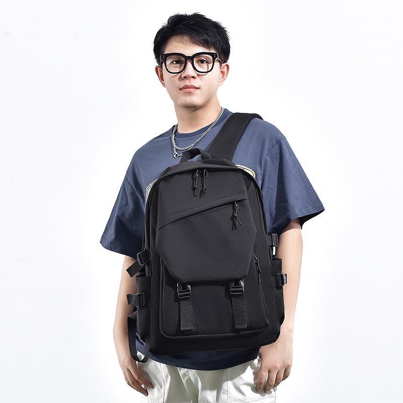 Trendy Backpack: Simple, Stylish & Spacious for Students