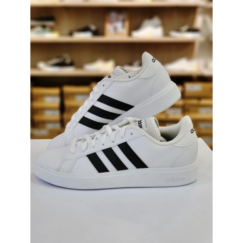 

Женские кроссовки adidas Grandcoat Base 2.0 GW9250