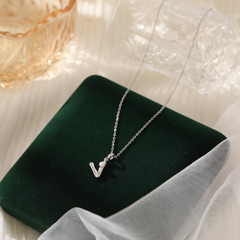 Banyan Tree S925 Silver Alphabet Pendant Necklace - Minimalist Clavicle Chain for Women, Fashionable and Versatile.