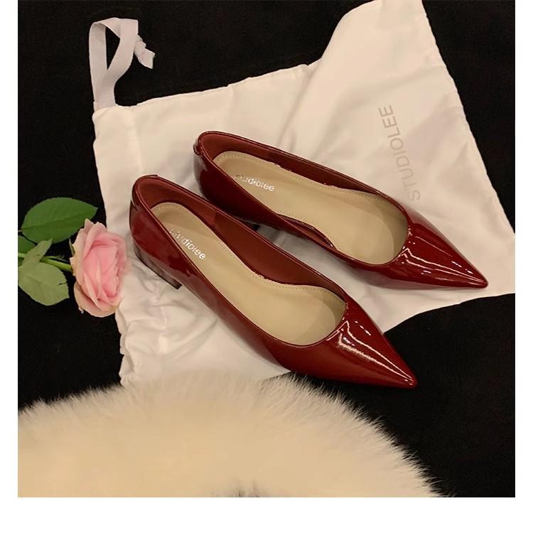 Sheepskin version of grape mother, the same temperament, small pointed head, versatile commuting, light mouth and thin, simple low-heeled single shoes