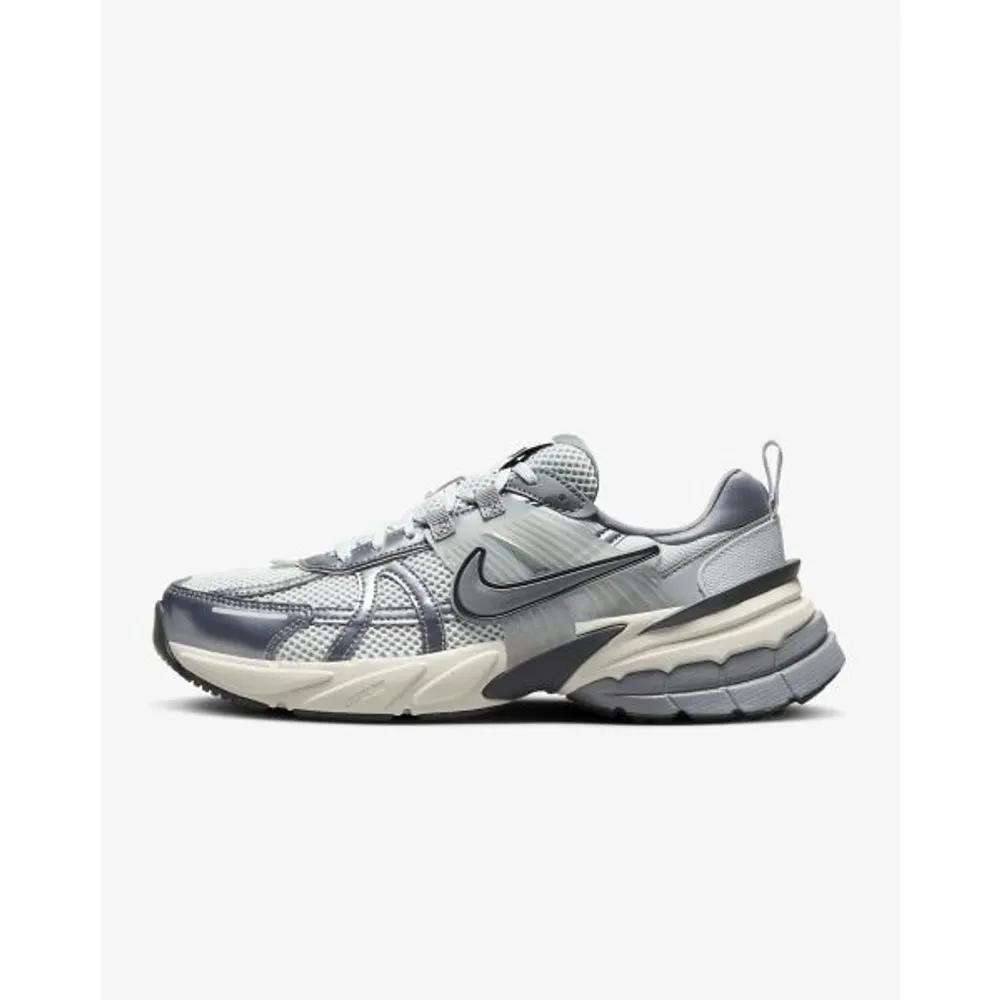 V2K Run Pure Platinum Wolf Grey FD0736-003