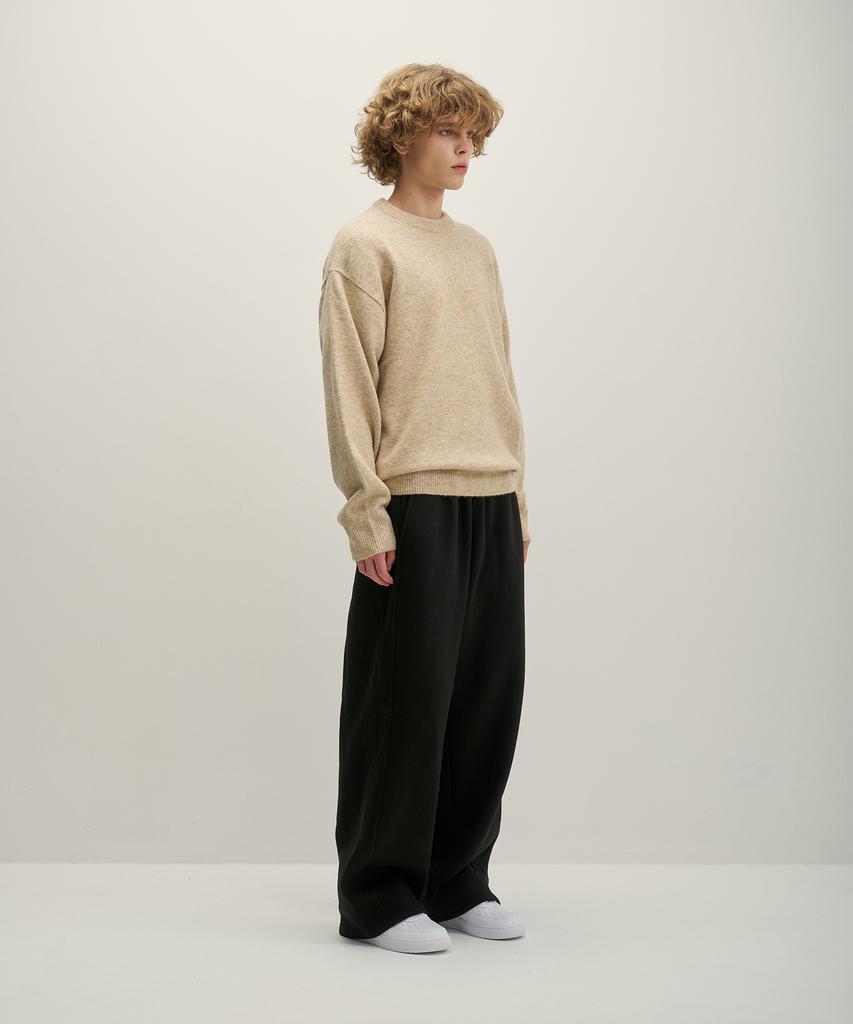 GNOK Curved Wide Sweatpants [Black]