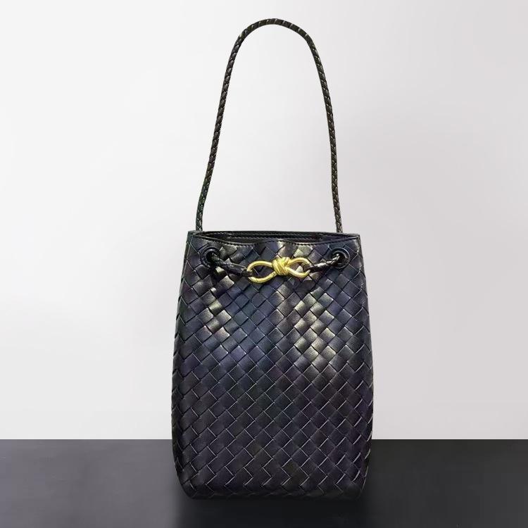 Leather niche design bow woven bucket bag shoulder messenger bag women s fashion cowhide underarm bag чёрный