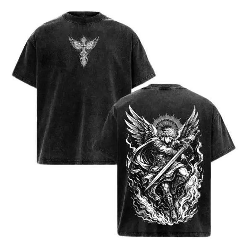 T-shirt Grafica Vintage Lavata con Arcangelo Michele Cristiano, Angelo di Fuoco Pesante