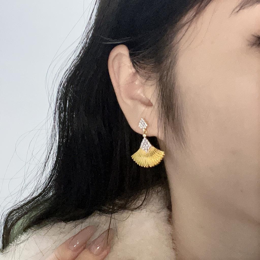 French Light Luxury Temperament Fan Stud Earrings Women, Peacock Tail Earrings Exquisite High-End Personalized Earrings