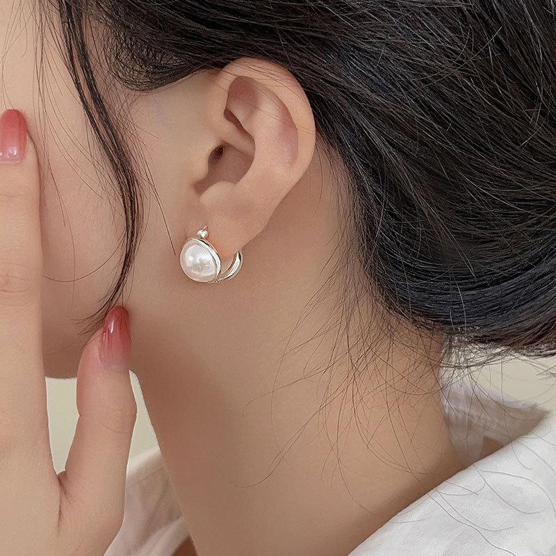 Stylish and Exquisite Double-sided Large Semi-round Beads Niche Design Premium French Earrings Women's Bead Earrings