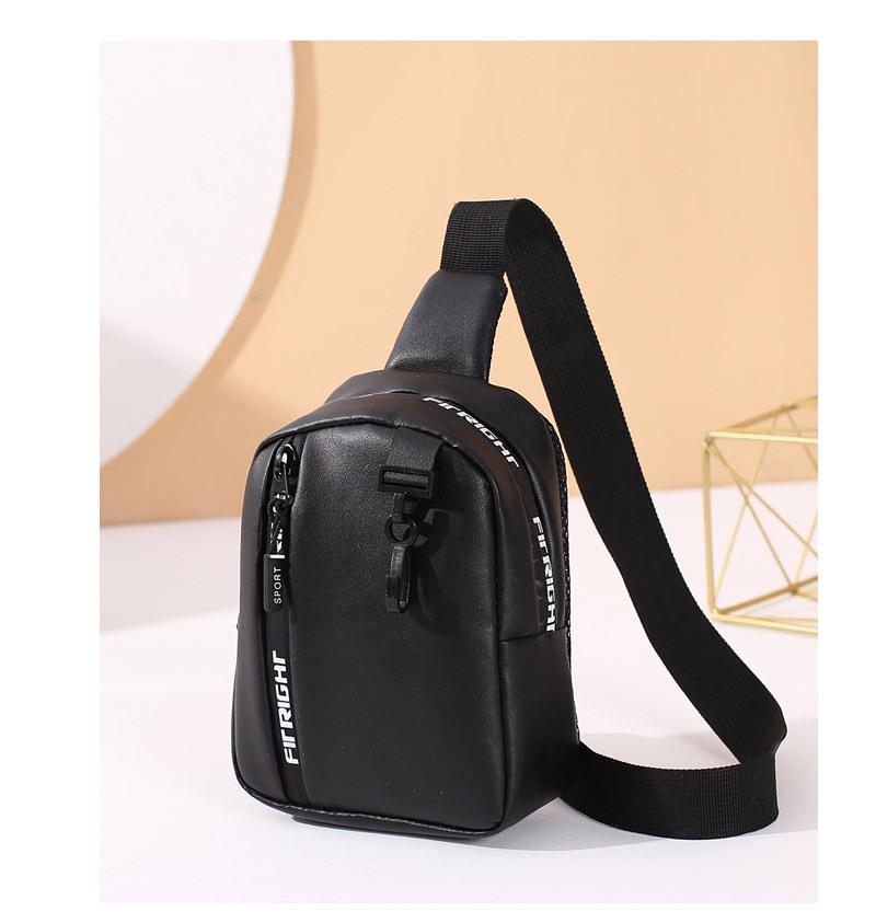 

2022 Women s Color Block Chest Bag - Stylish Wide Strap Motorcycle Shoulder Bag чорний