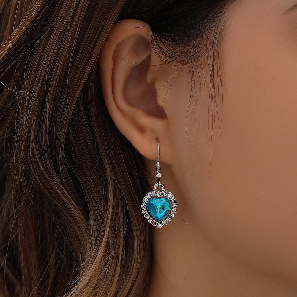 Titanic Love Crystal Heart Earrings - Seven-Color Peach Heart Design for Women озеро синий