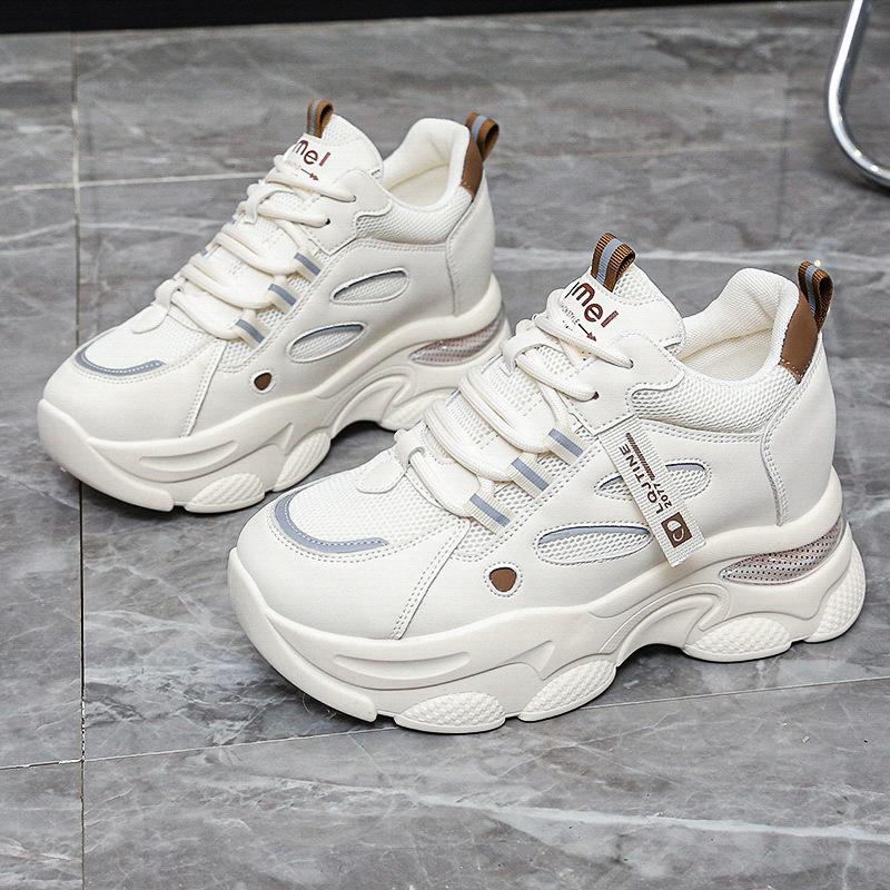 

Женские кроссовки на танкетке 2025 новая универсальная маленькая обувь на толстой подошве удобная дышащая повседневная спортивная маленькая белая обувь 40