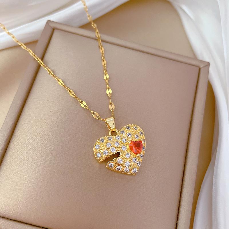 Kerbe Liebe Roter Diamant Leichter Luxus Temperament Wunderschöne Voll-Diamant-Halskette Weibliche Vielseitige Schlüsselbein-Kette Titanstahl-Kette
