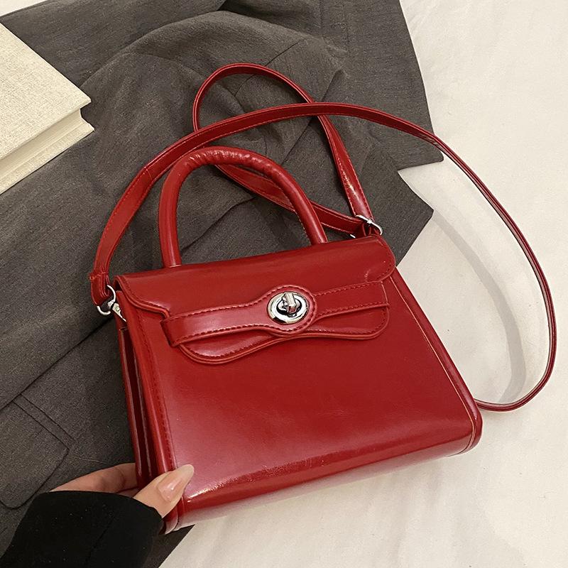 

Fashion new French simple style high-end sense portable small square bag casual versatile commuter solid color PU messenger bag women