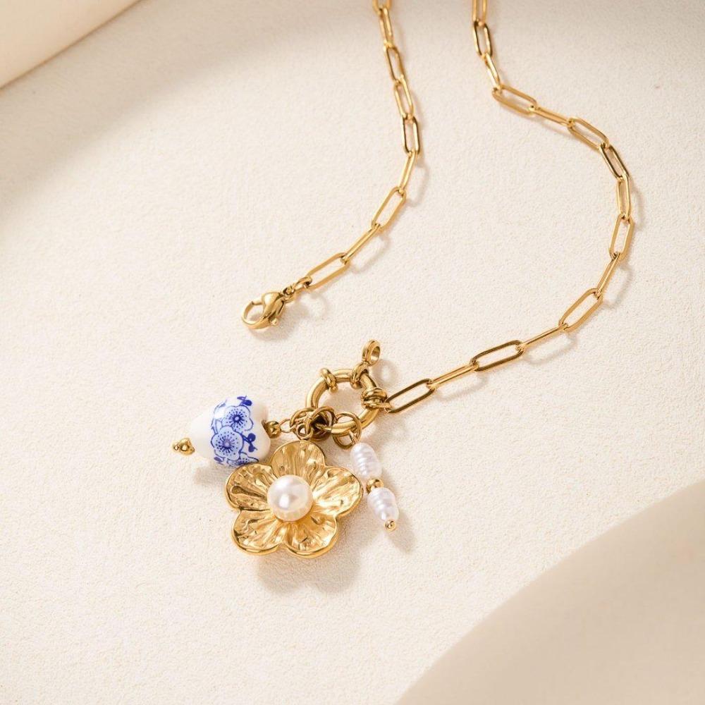 Fashion Personality Necklace High Sense Creative Flower Stainless Steel Temperament Necklace
