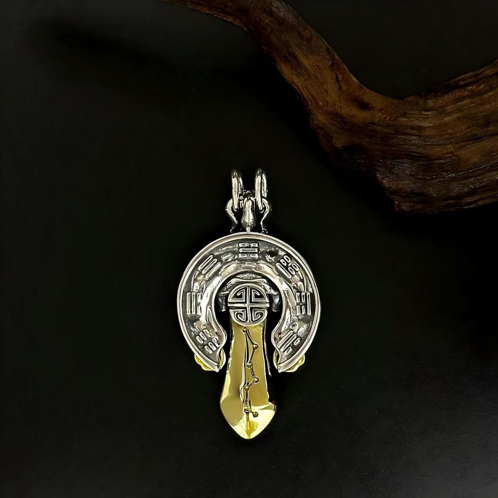 Přívěsek sedmibodý meč ze sterlingového stříbra S925 s taoistickou horskou duchovní mincí - thajské stříbro, niche design pro muže.
