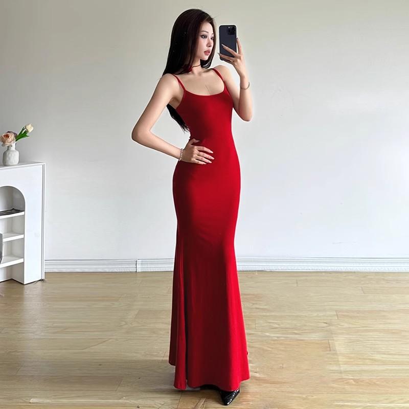 Dámské elegantní sexy šaty s motýlkem a podvazkovým rukávem, černé a červené maxi šaty