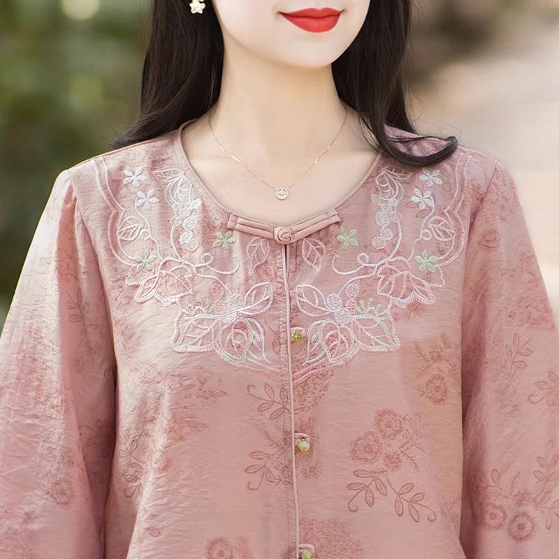Retro Chinese-Inspired Artistic Summer Shirt for Middle-Aged Women—Stylish, Loose, and Slimming Cheongsam Button Top.