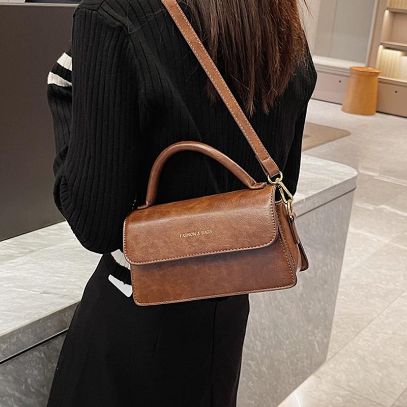 Vintage Style PU Leather Small Flap Shoulder Crossbody Bag for Women Fashion Solid Color Stain Resistant Faux Leather Occasion Handbag CLE