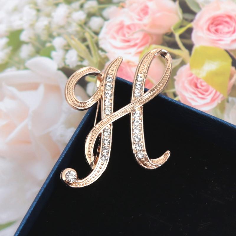 Fashion Women Rhinestone Brooch A-Z English Letter Gold Color Metal Pins Crystal Alphabet Jewelry Shirt Clothes Accessories Gift
