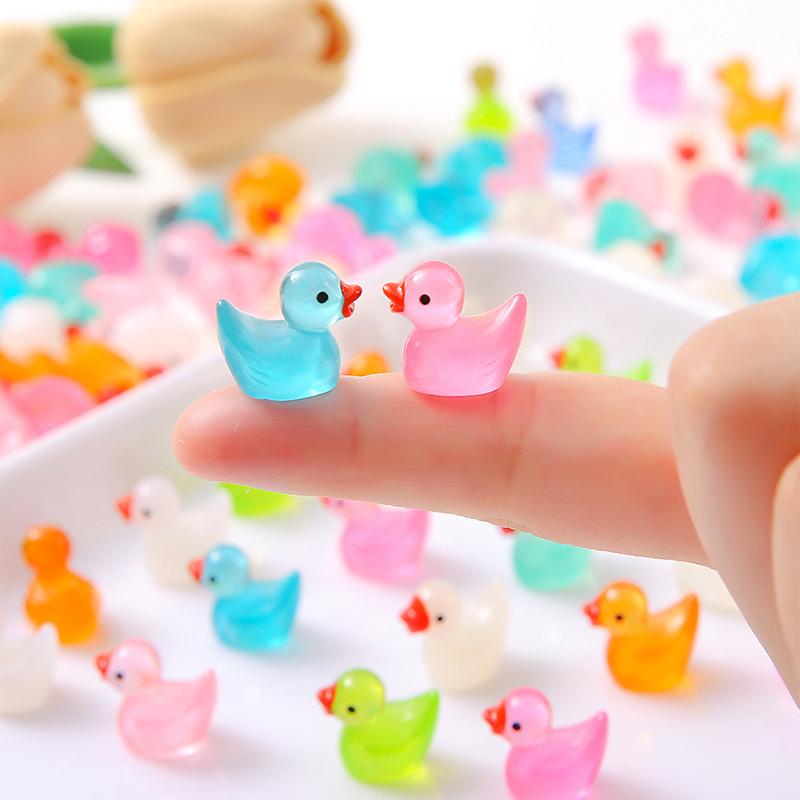 50/100Pcs Mini Ducks Glitter Resin Ducks Mini Resin Animals Figures To Hide Glow In The Dark Tiny Duck Figures