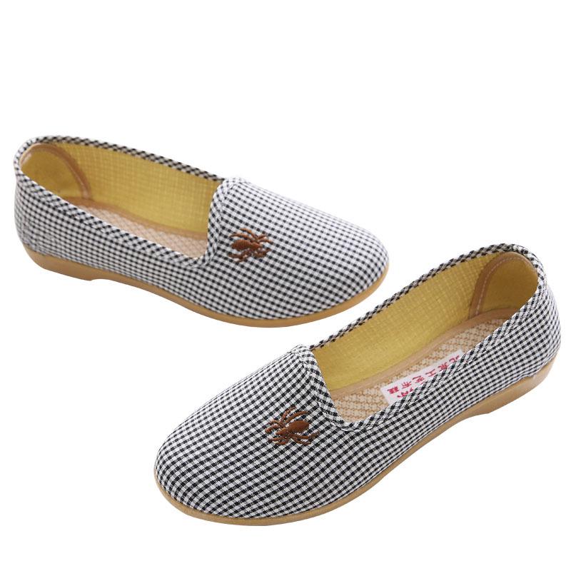 Women's Non-slip Old Beijing Cloth Shoes: Comfortable Spring/Autumn Wear for Middle-aged and Elderly