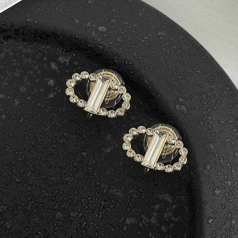 Pearl Mosquito Coil Disc Ear Clips: No-Pierce, Elegant French-Style Earrings for Women