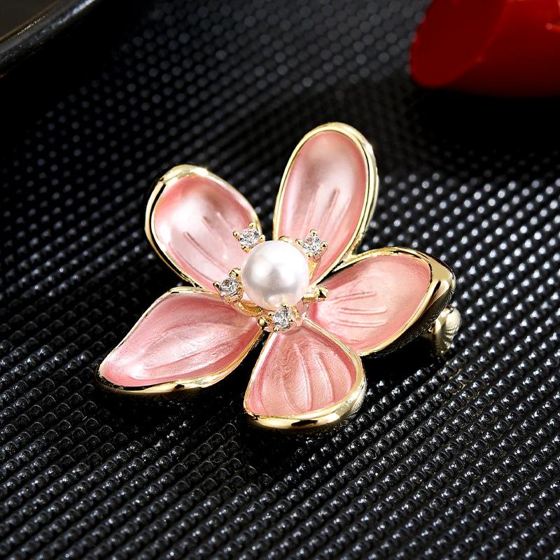 

Simple Oil Drop Pink Peach Blossom Brooch Atmospheric Light Luxury Flower Brooch Anti-Light Pin Clothing Accessories розовый