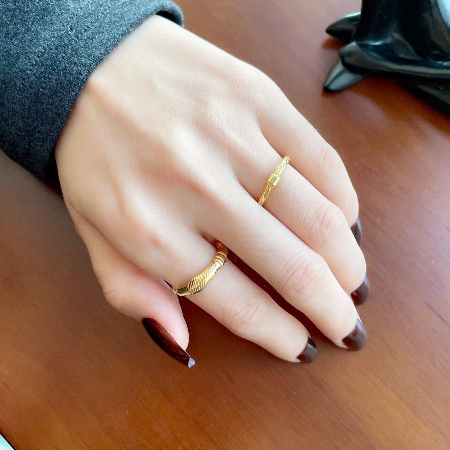 Geometric Twisted Rope Ring for Women: Fashionable Open Band, Versatile Stackable, Creative Index Finger Ring