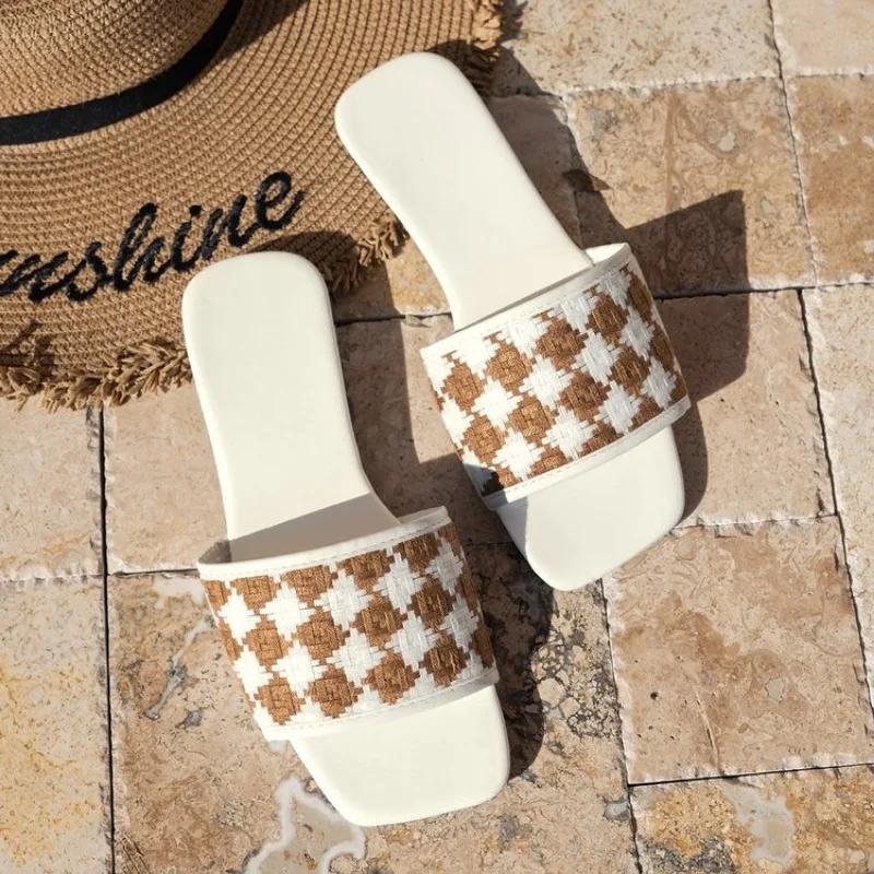 2024 Luxus Damen Hausschuhe Sandalen Sommer Mode Weite Flache Flip Flops Damen Hausschuhe Temperament Flache Hausschuhe