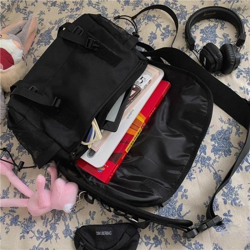 Japanischer Harajuku Tide und geschlechtsneutraler dunkel schwarzer Funktionsbeutel Koreanischer Ins Retro Werkzeug Messenger Bag mit großem Fassungsvermögen