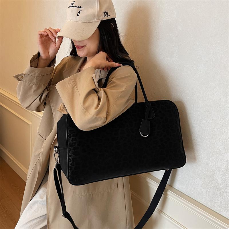 Portable Travel Bag Women's Large Capacity Short Distance Luggage Bag Lightweight Travel Sports Bag